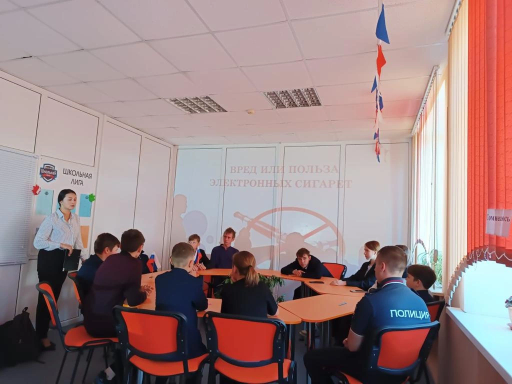 В Ершове сотрудники полиции и педагоги организовали «круглый стол» с участием школьников