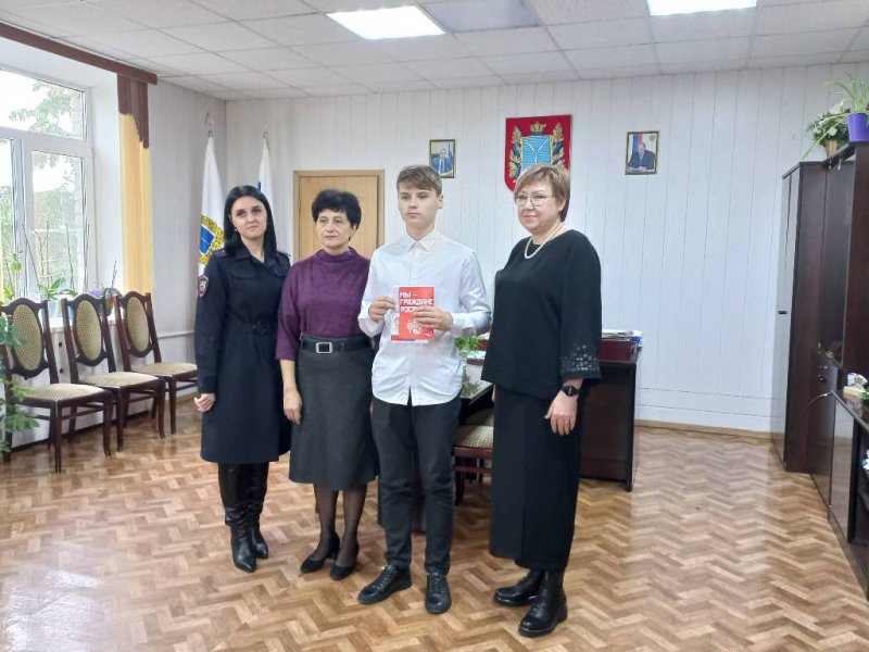 В г. Ершове состоялось торжественное вручение паспортов юным гражданам России